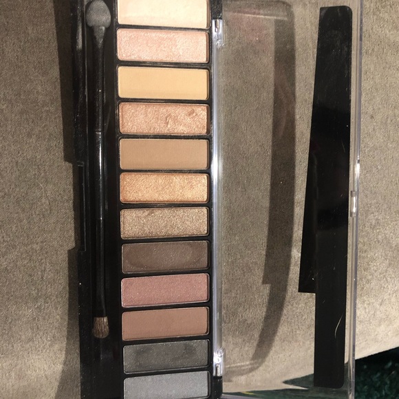 Rimmel London Magnif’Eyes NUDE Edition Eye Palette - Picture 2 of 3